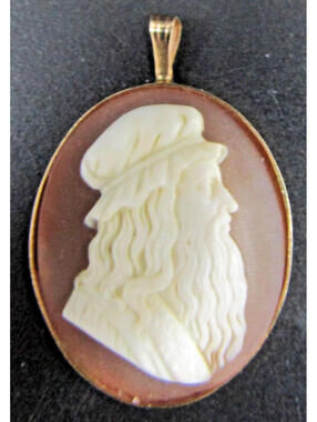 Antique Leonardo da Vinci Gold Oval Shell Cameo Pendant Tests out to 14k